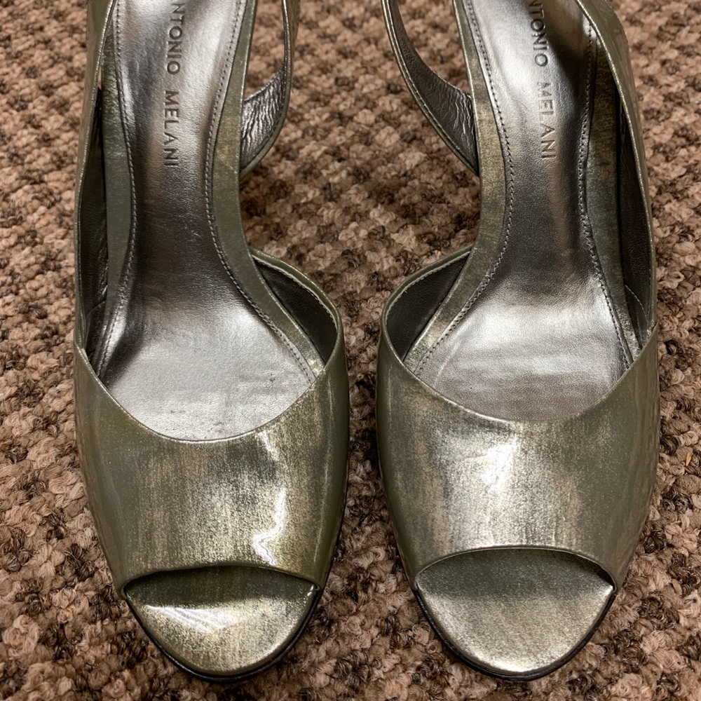 Antonio Melanie, metallic shoes, ankle strap, heel, looks more gold then silver